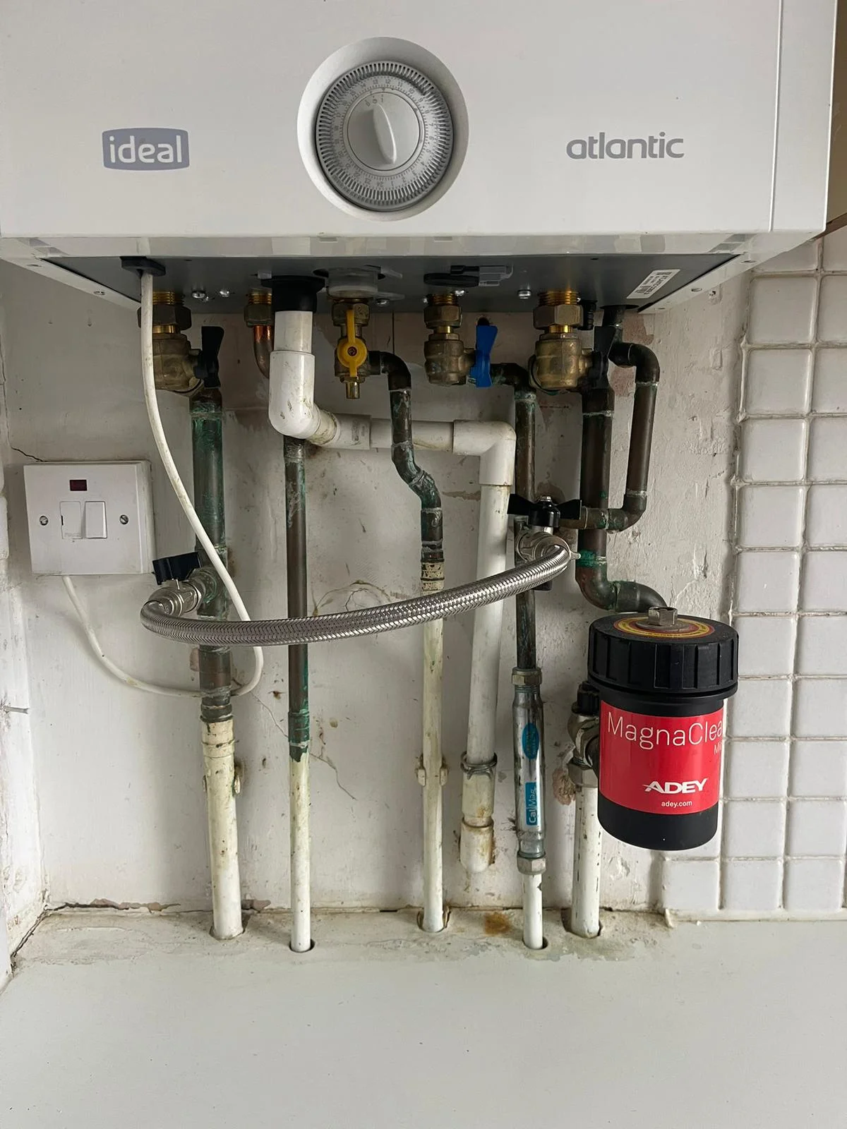 combi-boiler-underneath-pipework-magnetic-filter